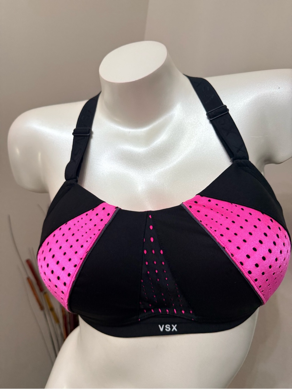 Victoria’s Secret VSX Sport 36C Mesh Panel Underwire Bra Black Hot Pink